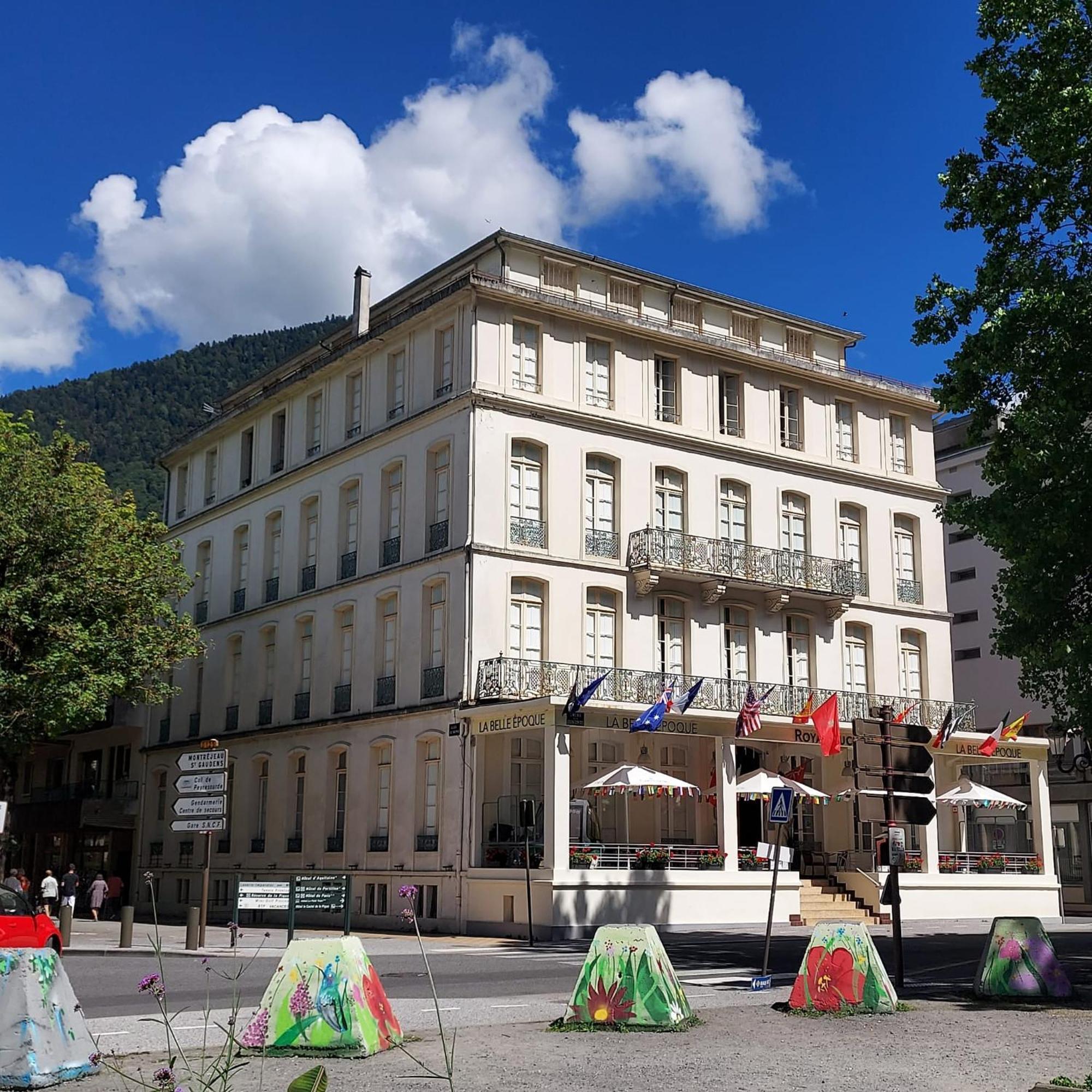 Royal Luchon Aparthotel Bagneres-de-Luchon Ngoại thất bức ảnh