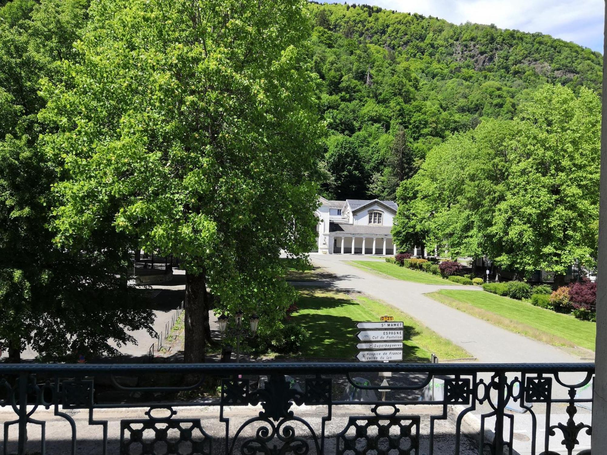 Royal Luchon Aparthotel Bagneres-de-Luchon Ngoại thất bức ảnh