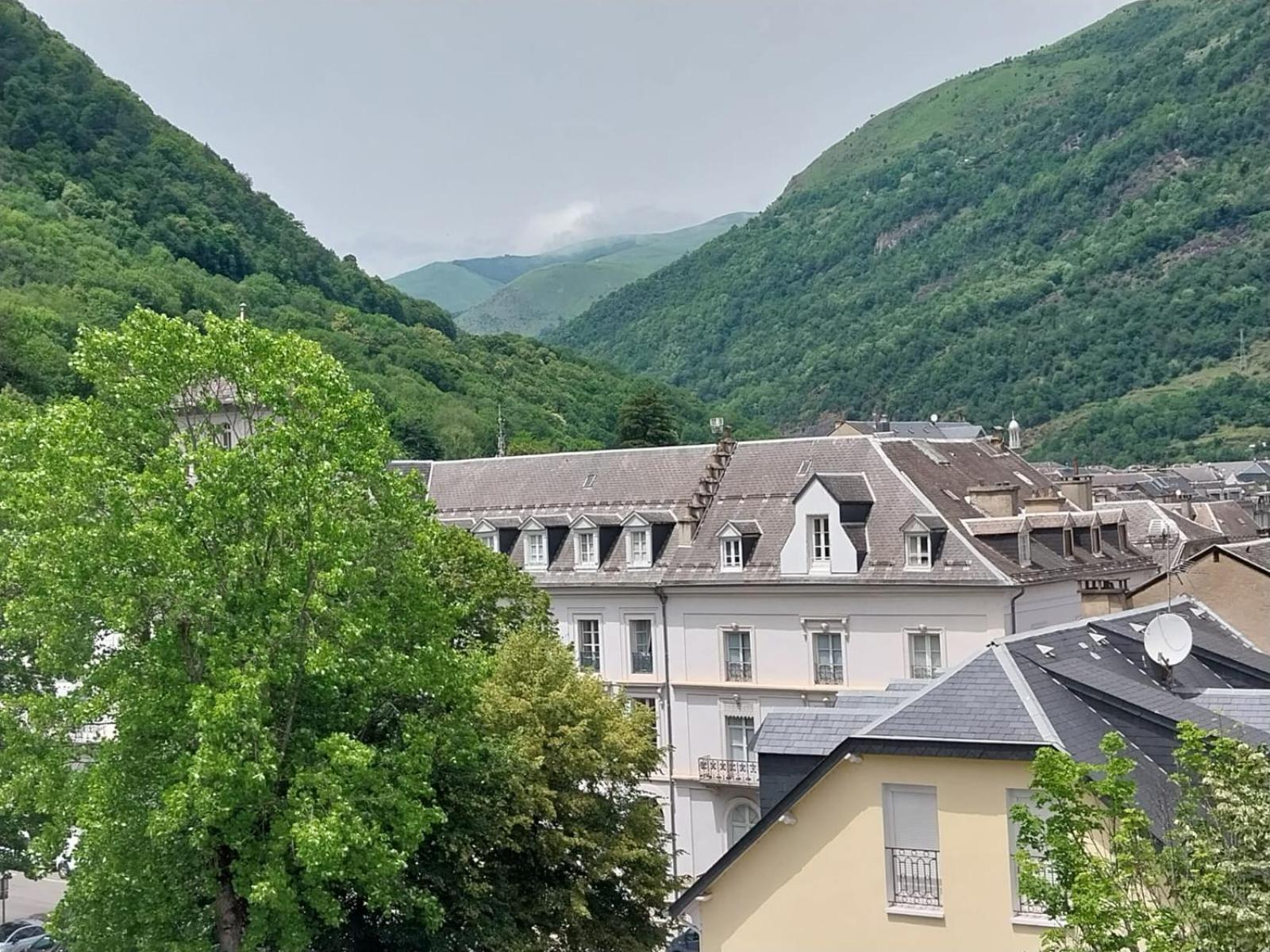 Royal Luchon Aparthotel Bagneres-de-Luchon Ngoại thất bức ảnh